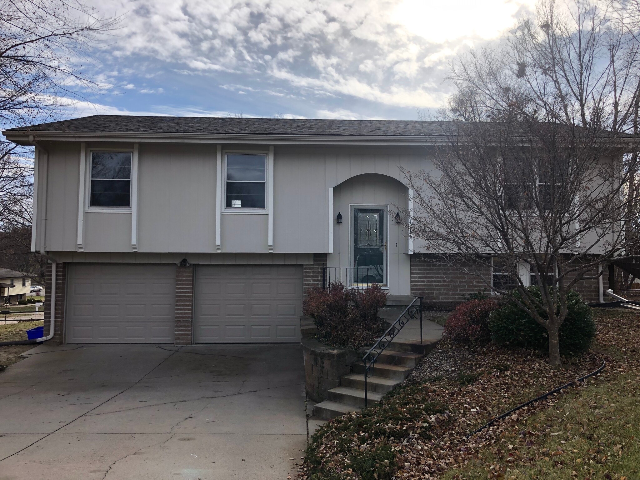Building Photo - 10205 T Cir