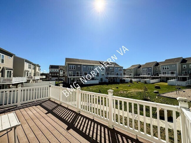 Building Photo - 42961 Running Creek Square