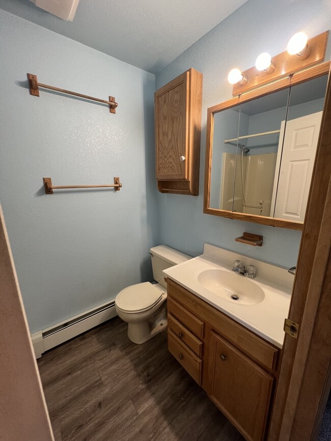 Building Photo - 201 W Geyser St