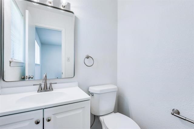 Building Photo - 1422 Deborah Ave