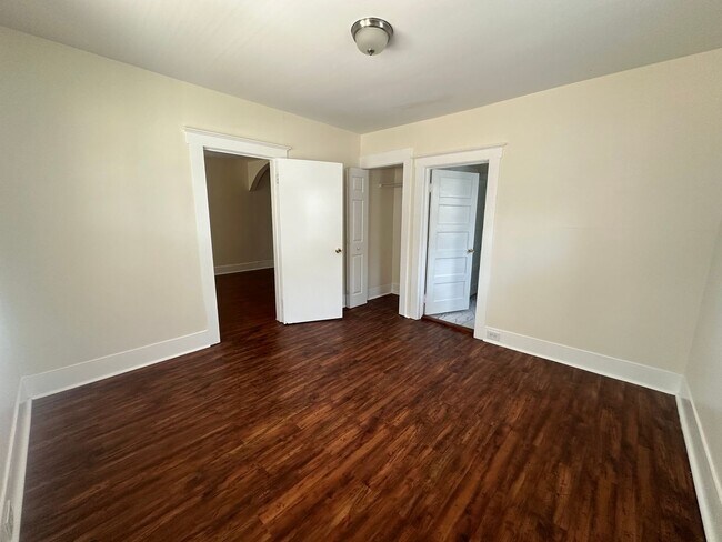 Building Photo - Charming Downtown Gem with Walkable Location Near Soda Pop District - Pet Friendly!