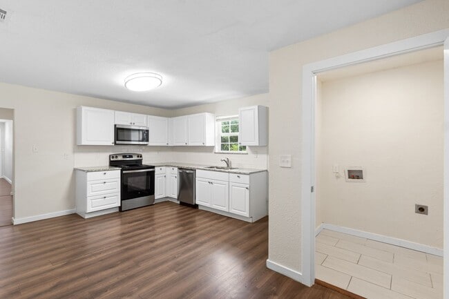 Building Photo - Charming Renovated Home for Lease in Denison!