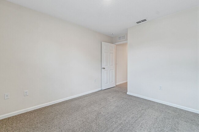 Building Photo - 920 Observatory Pkwy