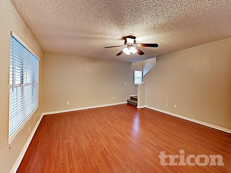 Building Photo - 914 Cape Cod Cir