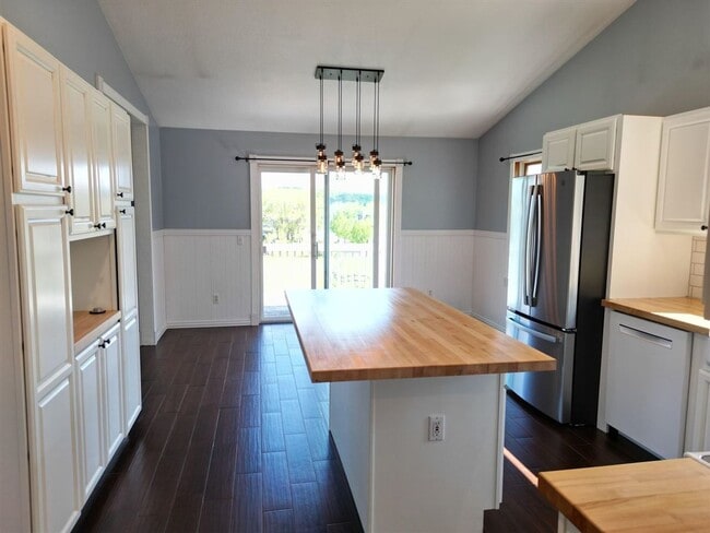 Building Photo - Spacious 5BR Retreat Minutes from Downtown Boyne City