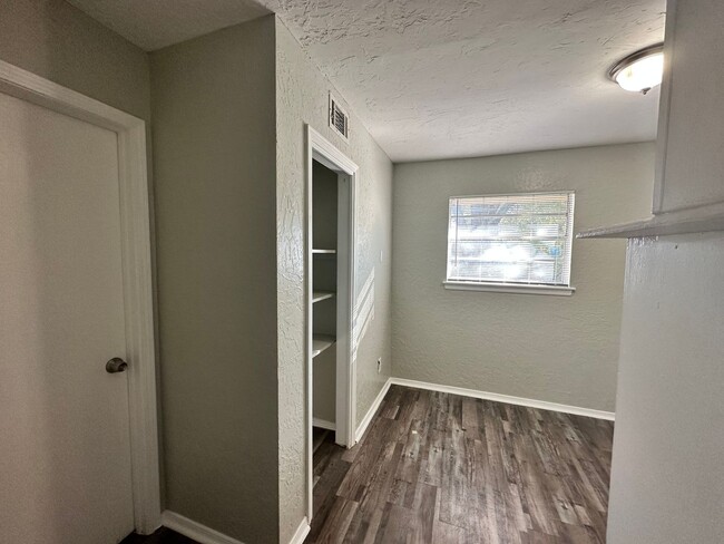 Building Photo - 3-bedroom / 1-bath Cozy Home Available in ...