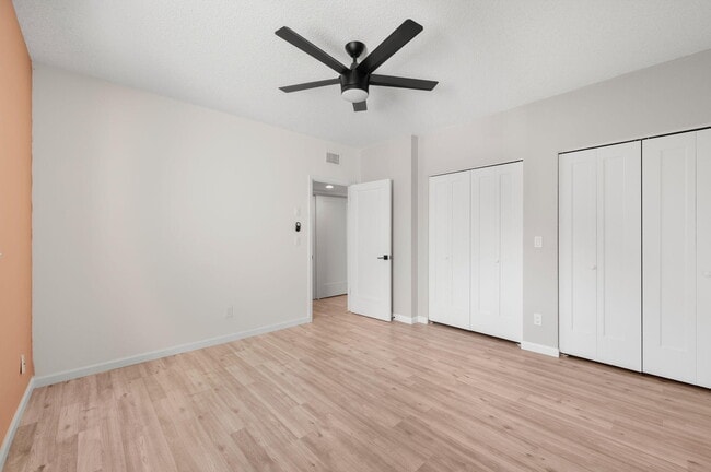 Building Photo - 6175 S Mirror Lake Dr