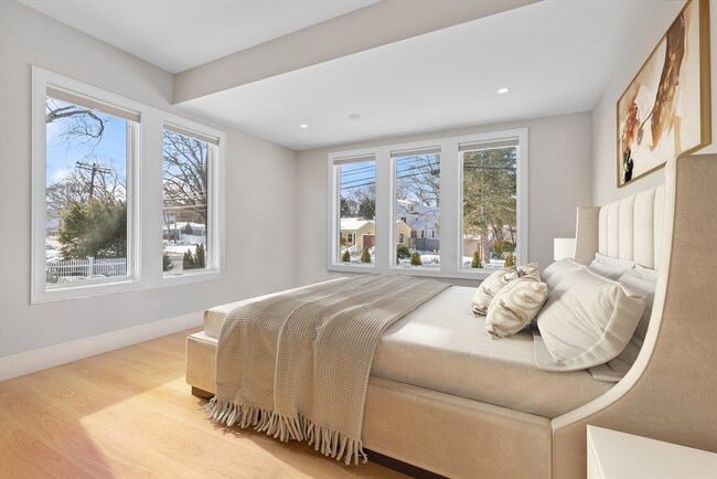 Building Photo - 5 Colonial Rd