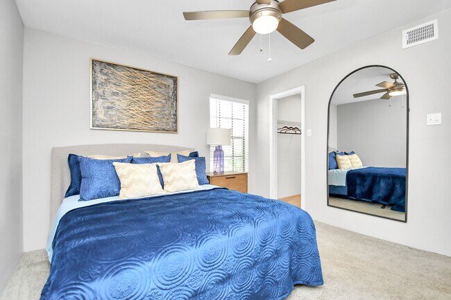 Building Photo - 2701 W Bellfort Ave