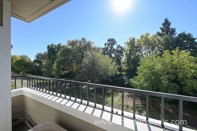 Building Photo - 852 Diablo Ave