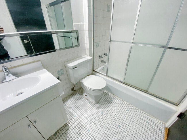 Building Photo - 516 W Melrose St