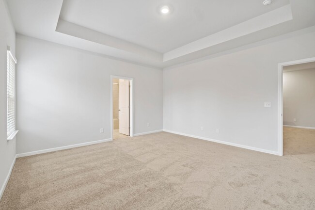 Building Photo - Like Brand New Luxury Townhome in Matthews!