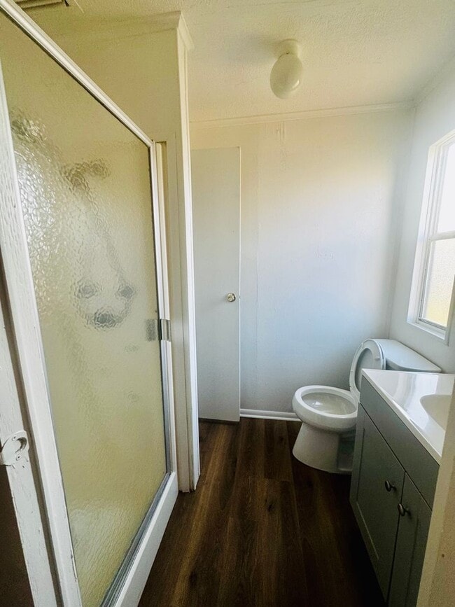 Building Photo - Welcome to your Florida retirement dream in desirable Hollywood Estates.