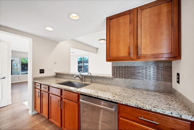 Building Photo - 2960 Shady Holw W