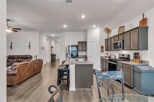 Building Photo - 900 Honey Maple St