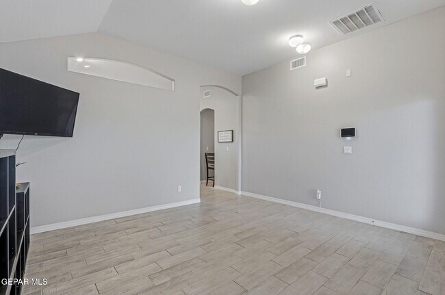 Building Photo - 13912 Loreina Luz Ave