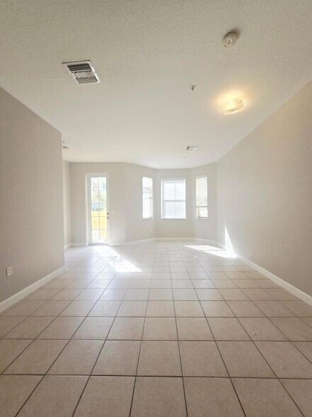 Building Photo - 3803 Shoma Dr