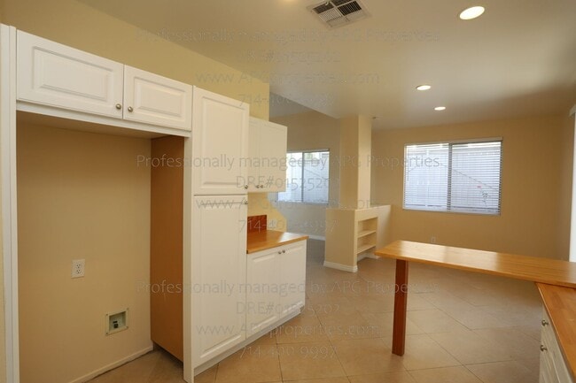 Building Photo - 48 Calle De Los Ninos
