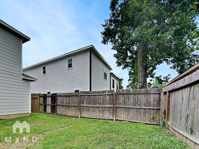 Building Photo - 16696 E Ivanhoe St
