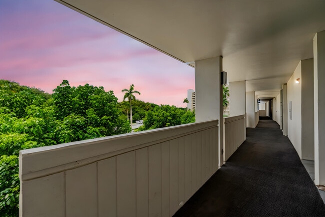 Building Photo - 124 Lakeshore Dr