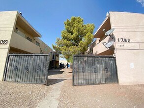 Building Photo - Remodeled 2 Bedroom and 1 Bath Unit Near E...
