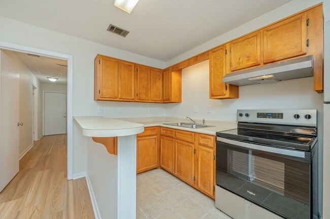 Building Photo - Cozy Duplex in the Heart of Niceville!