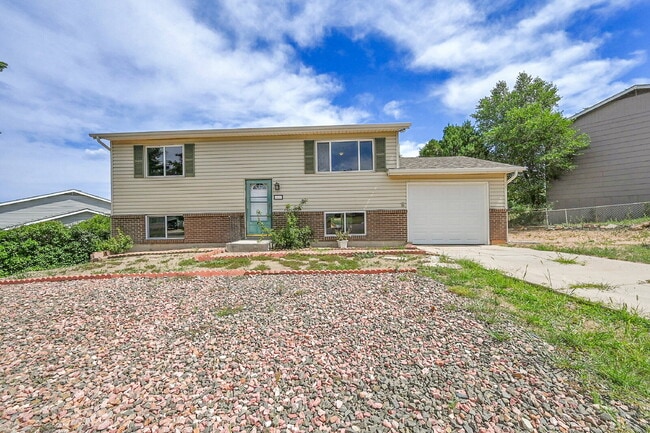 Primary Photo - $1,850, 4 bed, 2 bath, located on Colorado...