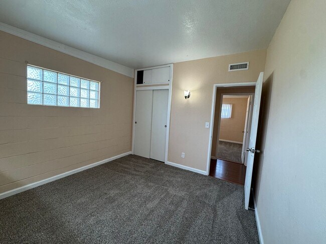 Building Photo - 2654 E Saginaw Way