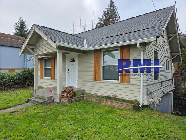 Building Photo - 2 Bedroom Oasis