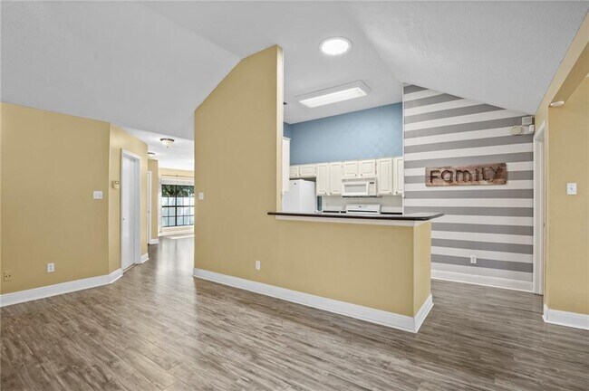 Building Photo - 8004 Cahill Dr
