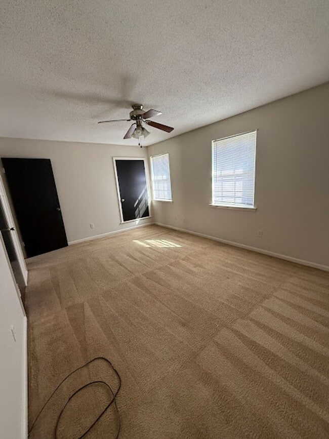 Building Photo - 497-497 Dickinson St