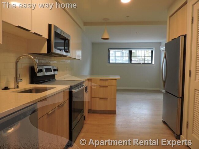 Building Photo - 10 Soden St