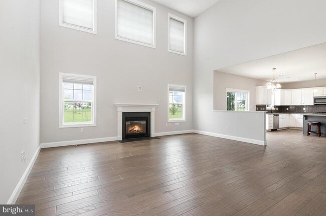 Building Photo - 45 Danbury Dr
