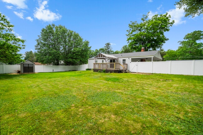 Building Photo - 31 Varno Ln