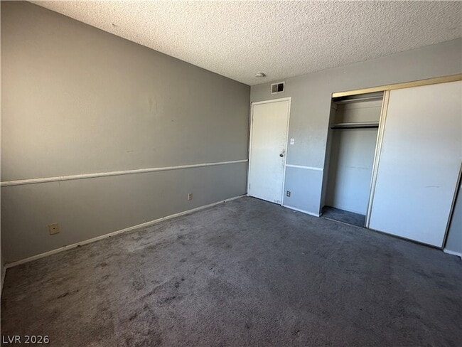 Building Photo - 586 Willow Green Dr