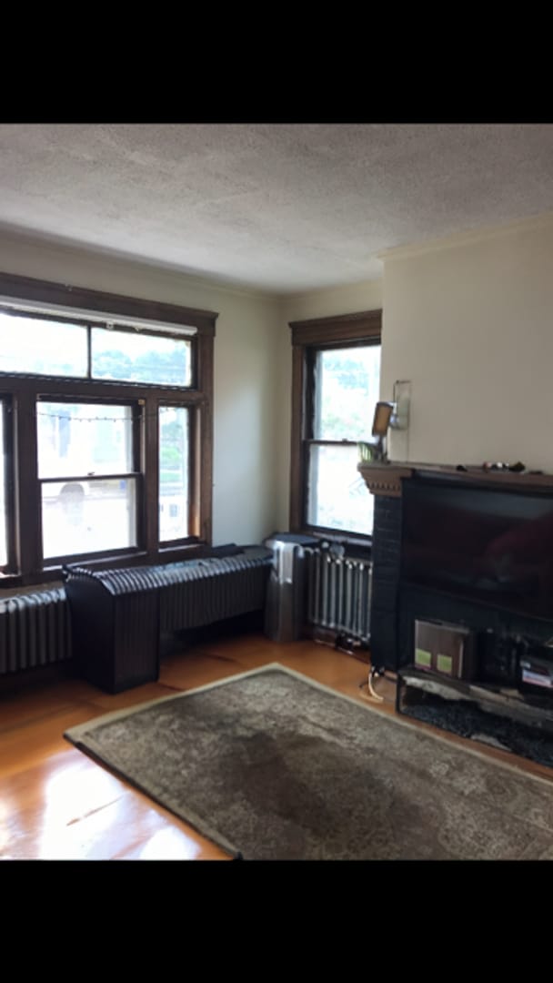 Building Photo - College Rental