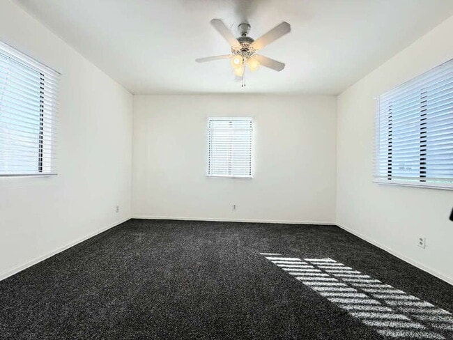 Building Photo - 2442 1/2 Pomeroy Avenue