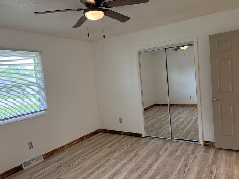 Building Photo - 5204 S College Dr