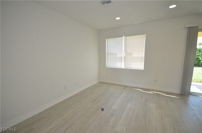 Building Photo - 272 Pelton Cir