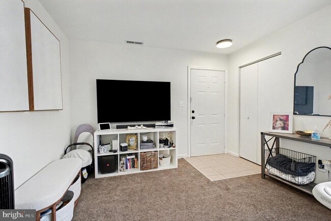 Building Photo - 75 Red Maple Ct