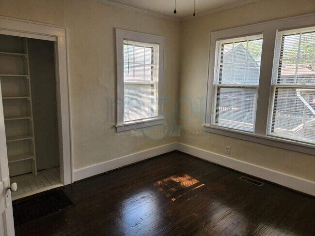 Building Photo - This Hillcrest Bungalow is just what you w...