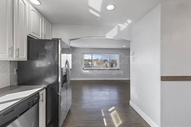 Building Photo - 1010 Newton St