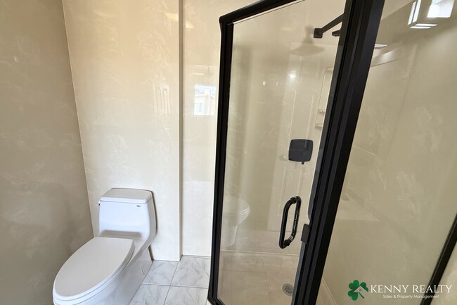 Building Photo - Beautifully Remodeled 4 Bed Home with Loft + Prime Location