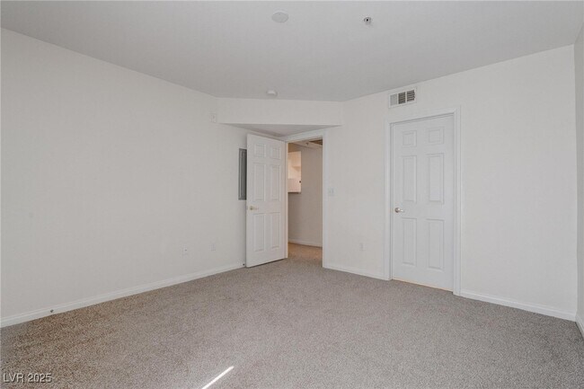 Building Photo - 6955 N Durango Dr