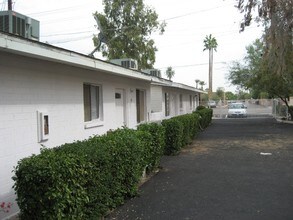 Building Photo - Casa Carmel Apartments