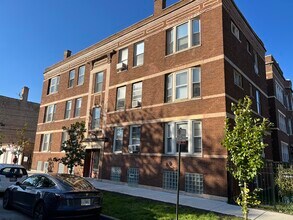 Building Photo - 4038 W Dickens Ave