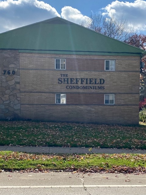 Building Photo - 760 W Main St