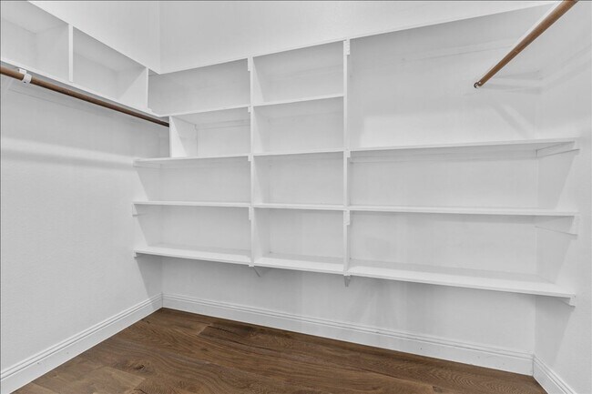 Building Photo - Ready for Immediate Move-In!  4 Bed 3 Bath Renovated 2605 SQFT House in Reserves at Westridge