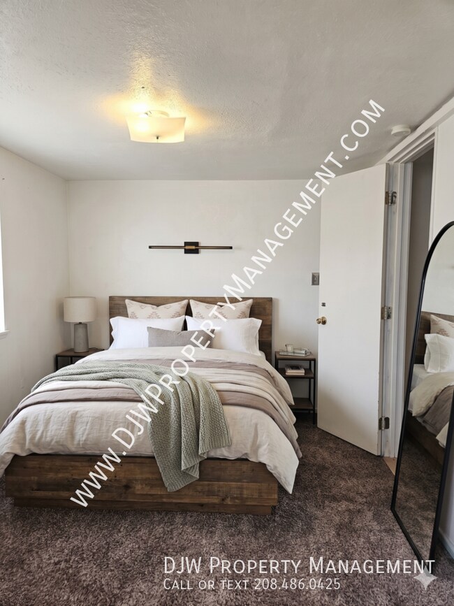 Building Photo - 103 SW 1st-B