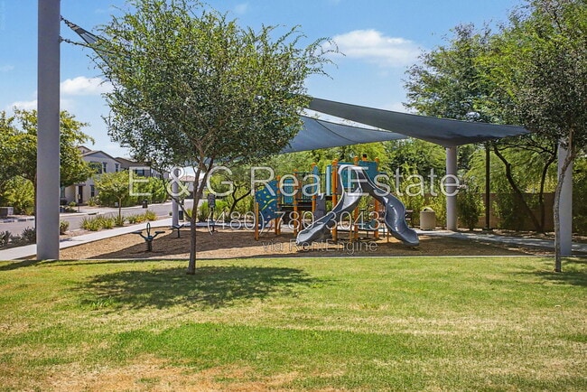 Building Photo - 2771 S Chippewa Dr